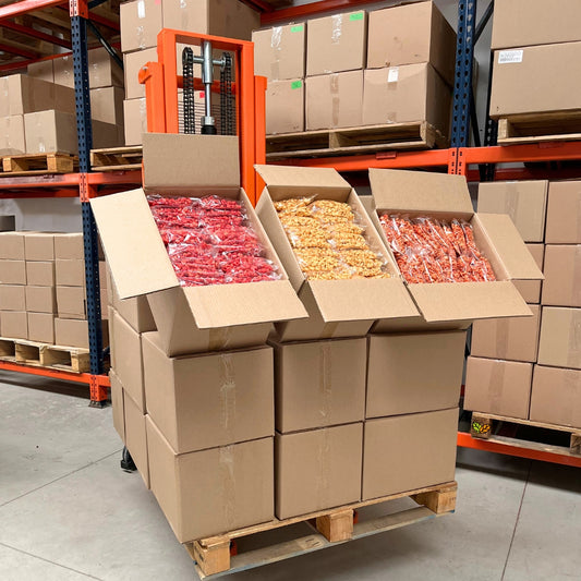 maiz-inflado-fabrica-mayoreo-blofis-patin-hidraulico-con-cajas-de-maicitos-en-la-bodega