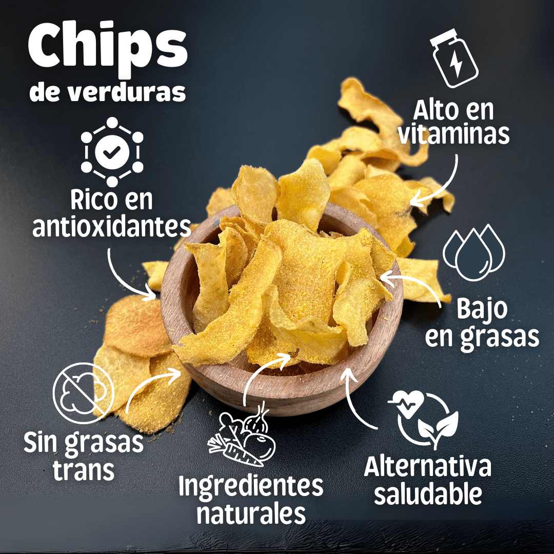 Chips de verduras crujientes servidos en tazón de madera, botana saludable hecha con ingredientes naturales, rica en antioxidantes, alta en vitaminas y baja en grasas. Snack ligero sin grasas trans, considerado una alternativa saludable frente a la comida chatarra tradicional. Venta al mayoreo de chips de vegetales como camote, jícama, betabel y plátano, disponibles en sabores limón con sal, piquín y habanero. Ideales para cafeterías escolares, gimnasios, tiendas naturistas y negocios que buscan snack sano