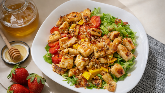 Receta de ensalada de pollo con mango y fresas 🥗✨