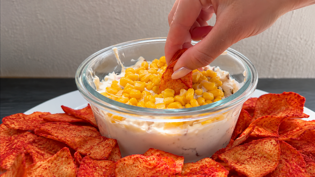 Dip de elote con tocino y chips de jicama Fuego