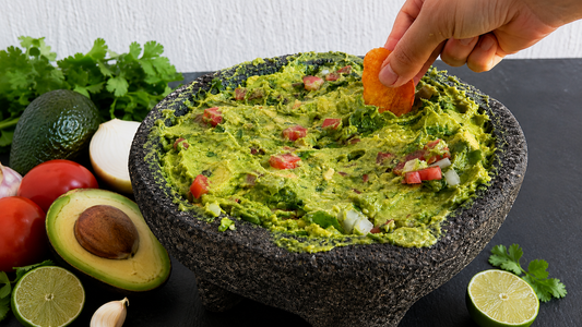 Receta de guacamole con jitomate y cebolla