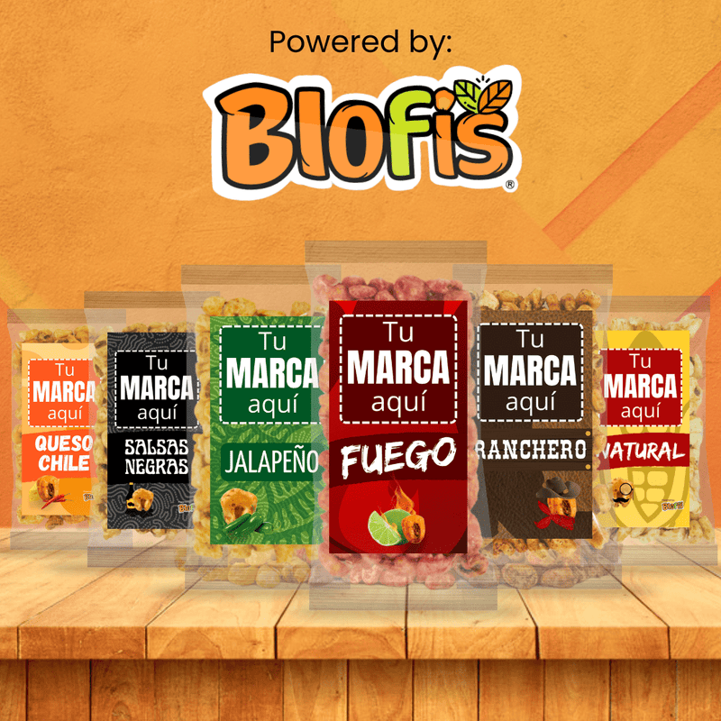 Imagen de los 6 sabores de maicitos blofis en una mesa de madera con fondo naranja