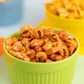 Plato hondo color verde amarillento lleno de maicitos ranchero marca blofis snacks saludables